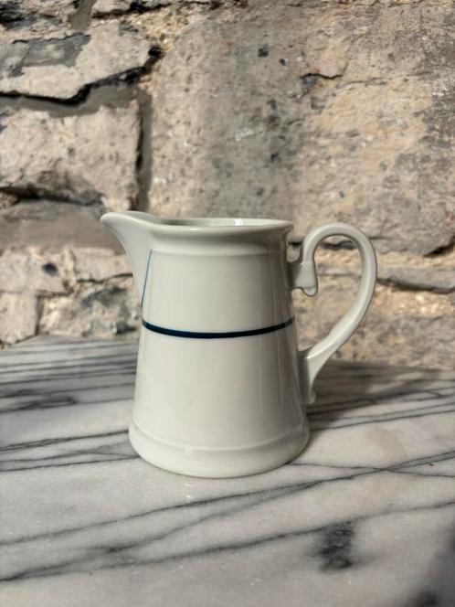 Hotelporseleinen melkkannetje, Antiek en Kunst, Antiek | Servies los, Ophalen of Verzenden