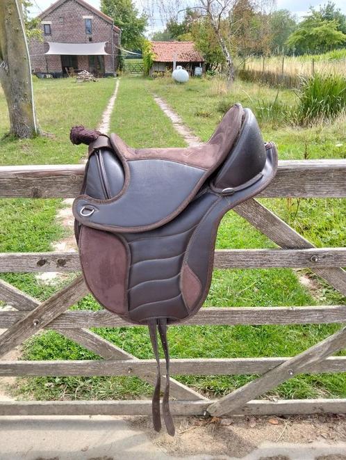 zadel edix vika, Dieren en Toebehoren, Paarden en Pony's | Zadels, Zo goed als nieuw, Recreatie, Ophalen of Verzenden