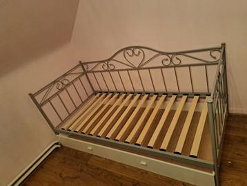 Bed beschikbaar voor biedingen