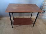 Vintage bijzettafel/ tv-tafel, Antiquités & Art, Antiquités | Meubles | Tables, Enlèvement