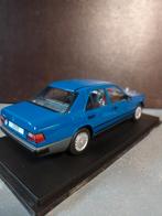 Modèle réduit Mercedes W124, 230E, échelle 1,18., Enlèvement ou Envoi