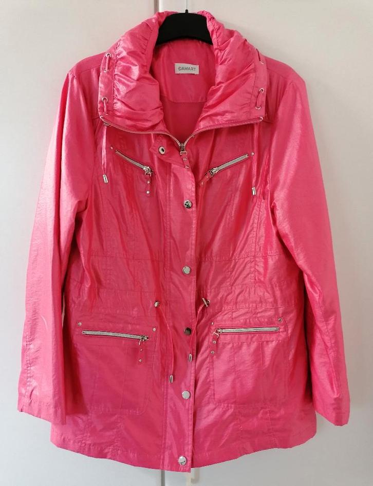 Frambozenkleur korte damesregenmantel, maat 42, van Damart, Kleding | Dames, Jassen | Zomer, Nieuw, Maat 42/44 (L), Roze, Ophalen of Verzenden