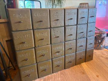 Meuble 24 tiroirs  beschikbaar voor biedingen