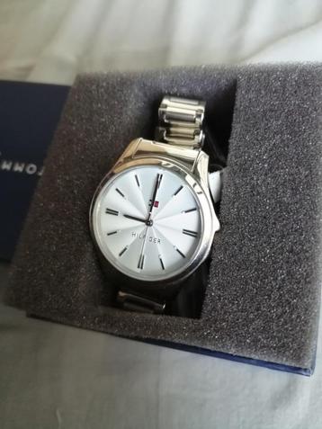 WEG=WEG!!! GOED ALS NIEUW TOMMY HILFIGER HORLOGE + DOOS beschikbaar voor biedingen