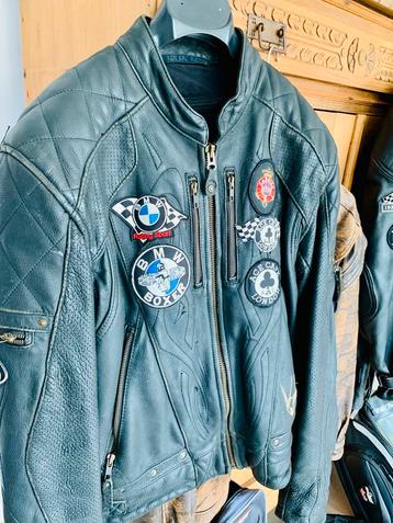 Goed gepantserde retro motorvest beschikbaar voor biedingen