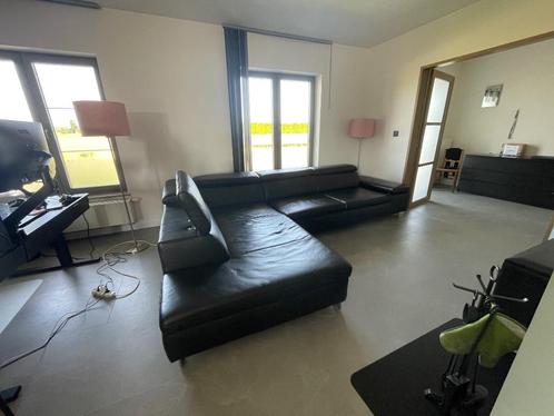 Grote zwarte hoekzetel in namaakleder, Huis en Inrichting, Zetels | Complete zithoeken, Gebruikt, Kunststof, Ophalen