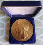 bronzen medaille koning boudewijn, Postzegels en Munten, Penningen en Medailles, Ophalen of Verzenden, Overige materialen