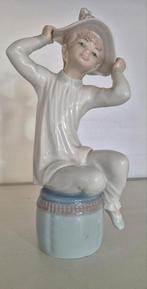 Llardo girl with had, Enlèvement ou Envoi