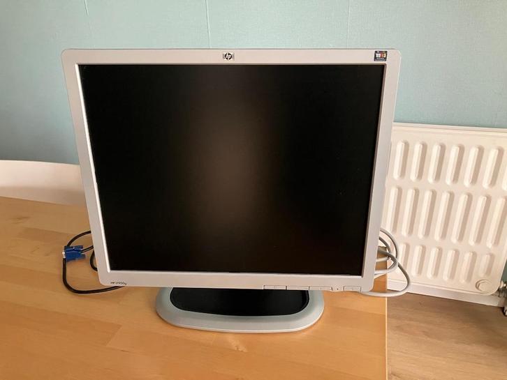19 inch LCD kleuren monitor van HP, Computers en Software, Monitoren, Gebruikt, 60 Hz of minder, VGA, In hoogte verstelbaar, Draaibaar