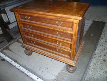 OUDE COMMODE, Enlèvement
