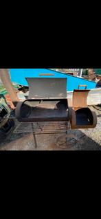 BBQ smoker gemaakt uit dik materiaal en klinknagels, Tuin en Terras, Ophalen, Zo goed als nieuw