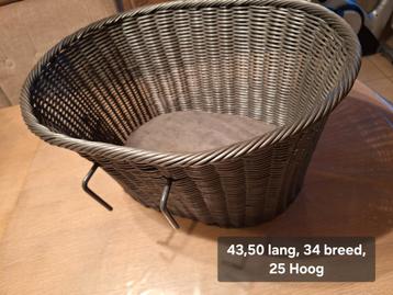 Nieuwe fietsmand met kussen  beschikbaar voor biedingen