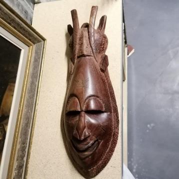 AFRIKAANS MASKER beschikbaar voor biedingen