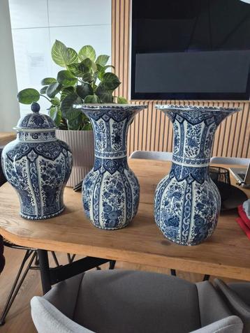 Prachtige set Delfts blauwe vazen – 34 cm hoog beschikbaar voor biedingen
