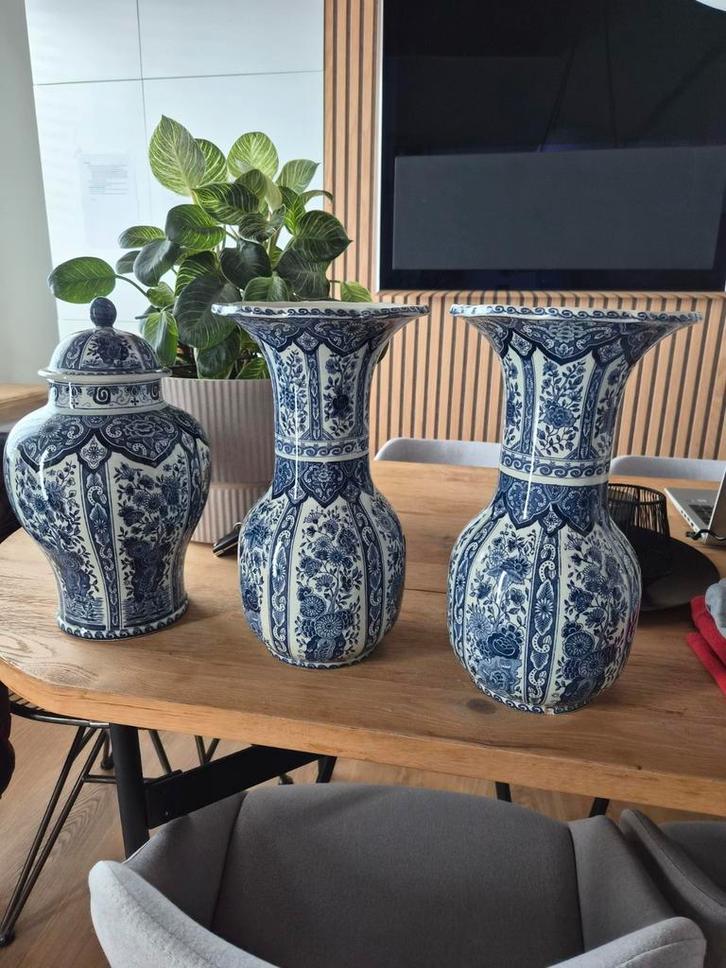 Prachtige set Delfts blauwe vazen – 34 cm hoog, Antiek en Kunst, Antiek | Vazen, Ophalen of Verzenden