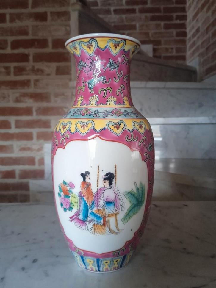 Chinese Porseleinen Famille Rose Vaasje, Antiek en Kunst, Antiek | Porselein, Ophalen