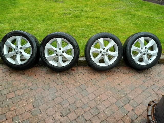 Velgen met zomerbanden, Nissan JUKE, Autos : Pièces & Accessoires, Pneus & Jantes, Pneus et Jantes, Pneus été, 17 pouces, 215 mm