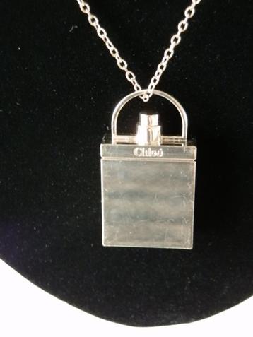 Chloé hanger met ketting. Chloe. beschikbaar voor biedingen