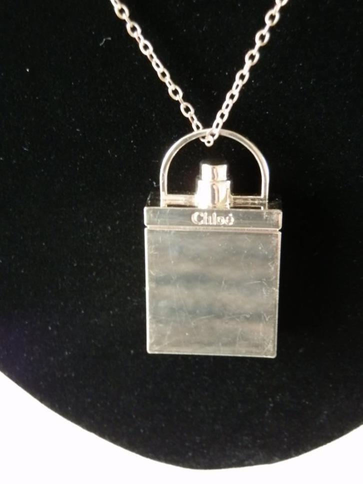 Chloé hanger met ketting. Chloe., Handtassen en Accessoires, Kettinghangers, Zo goed als nieuw, Overige materialen, Goud, Overige voorstellingen