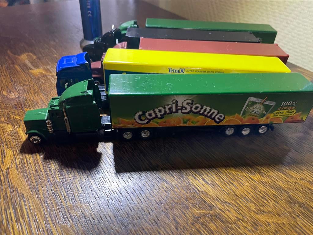 6 VRACHTWAGENS MET MERK ZOALS SNICKERS, MARS,…20 CM, Ophalen of Verzenden