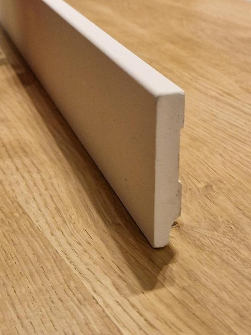 Gladde witte plinten (12 x 70 mm) lange lengte: 2x 4880 mm, Bricolage & Construction, Plinthes & Finitions, Neuf, Plinthes, MDF