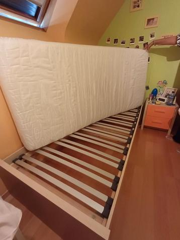 Bed + matras 90200cm beschikbaar voor biedingen