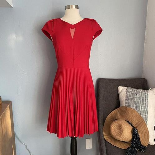 Robe plissée rouge Karen Millen femme 38-M design moderne, Vêtements | Femmes, Robes, Neuf, Taille 38/40 (M), Rouge, Au-dessus du genou