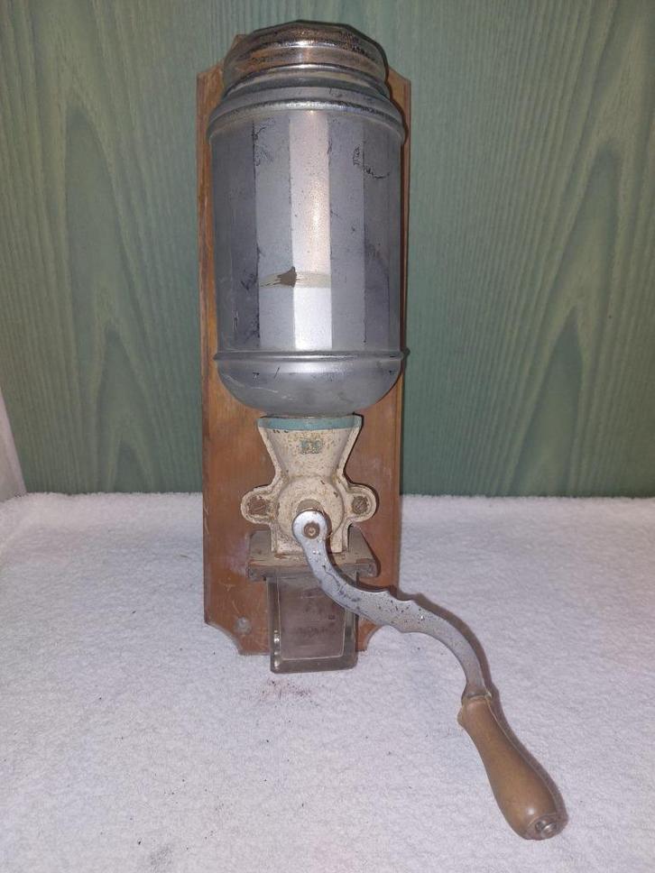 oude blikken wandkoffiemolen, jaren 1940, Antiek en Kunst, Curiosa en Brocante, Ophalen of Verzenden