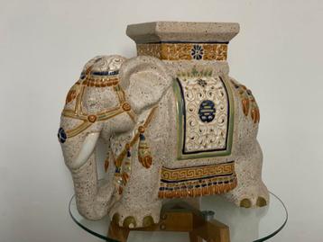 Vintage olifant plantenstaander beschikbaar voor biedingen