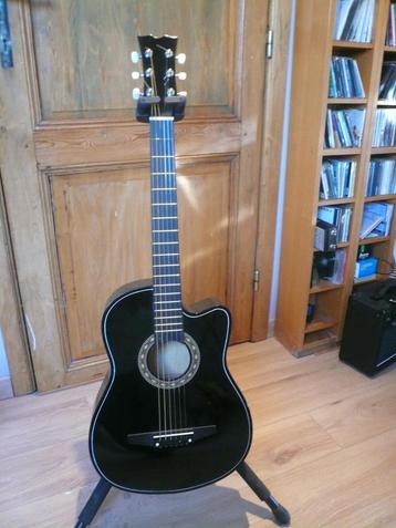 Guitare parlour neuve avec housse. beschikbaar voor biedingen