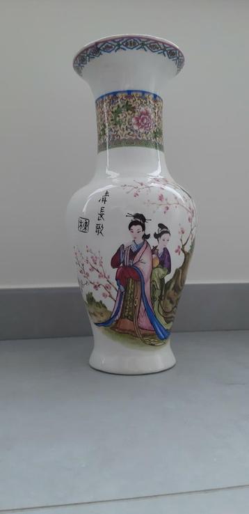 Chinese vaas beschikbaar voor biedingen