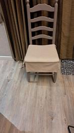 Eiken stoelen, Enlèvement, Gris