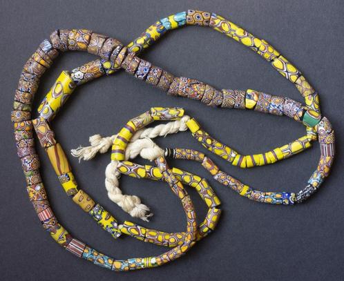 Art Africain - 2 colliers  perles de troc  Millefiori Murano, Antiquités & Art, Antiquités | Autres Antiquités, Enlèvement ou Envoi