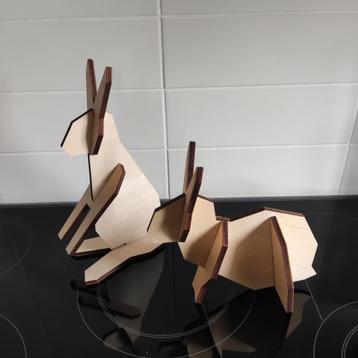 Houten konijnen van Atelier Pierre  beschikbaar voor biedingen