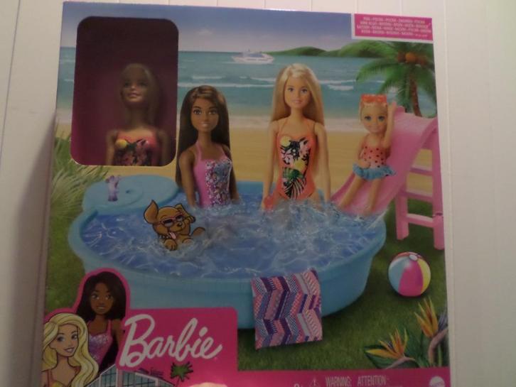 Barbie zwembadglijbaan nieuw in verzegelde doos, Kinderen en Baby's, Speelgoed | Poppen, Nieuw, Barbie, Ophalen of Verzenden