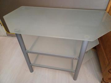 TV tafel in glas ---- mooie staat beschikbaar voor biedingen