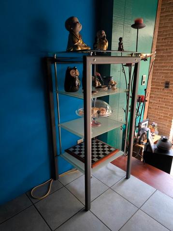 Stereo meubel  beschikbaar voor biedingen