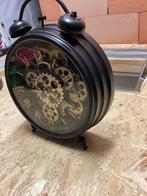 Horloge décorative en forme de vieux réveil, Enlèvement