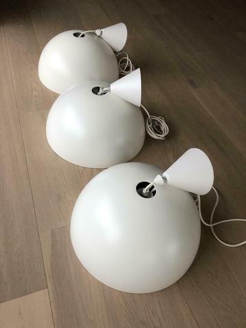 3 metalen plafondlampen beschikbaar voor biedingen