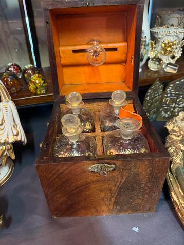 Caisse à alcool anno 1800, Enlèvement