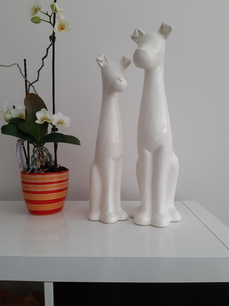 Chien couple "Bosko" NEUF en céramique- blanc, Collections, Statues & Figurines, Neuf, Animal, Enlèvement