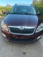 À vendre belle Skoda fabia break de 2011 feuille rose, Auto's, Skoda, Voorwielaandrijving, Euro 5, 12 cc, Alcantara