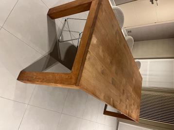 Teaken eettafel beschikbaar voor biedingen