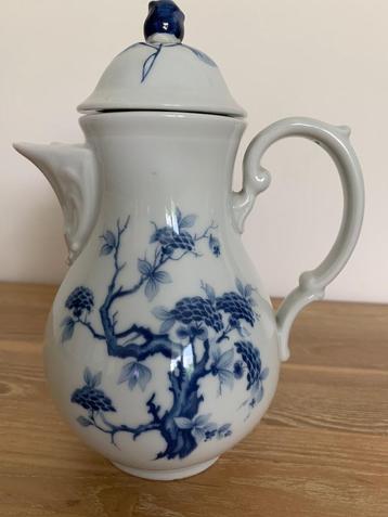 Bavaria theekan in wit blauw motief beschikbaar voor biedingen