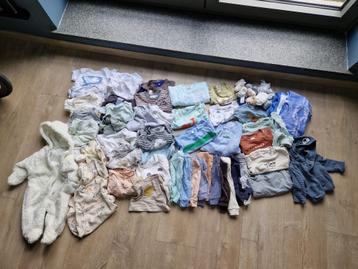 Pakket jongenskledij maat 50-56 beschikbaar voor biedingen