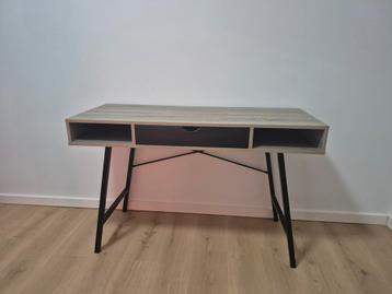 bureau beschikbaar voor biedingen