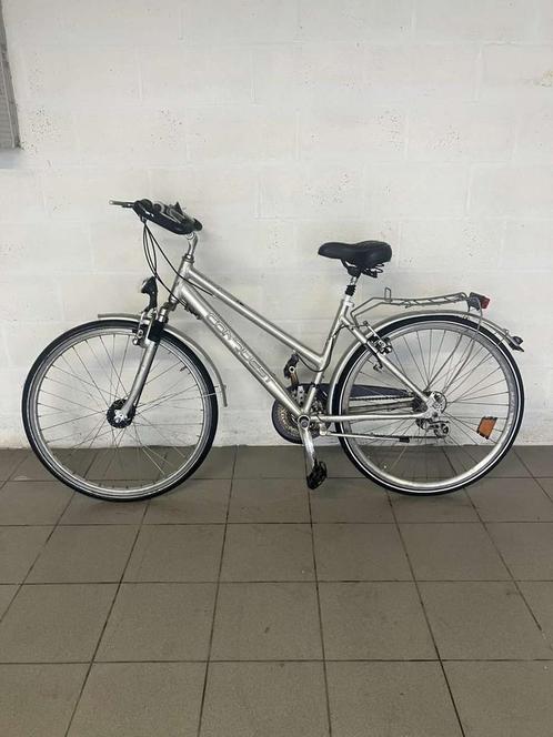 Zilveren sportieve stadsfiets – in oké staat, Fietsen en Brommers, Fietsen | Heren | Herenfietsen, Gebruikt, Versnellingen, Ophalen