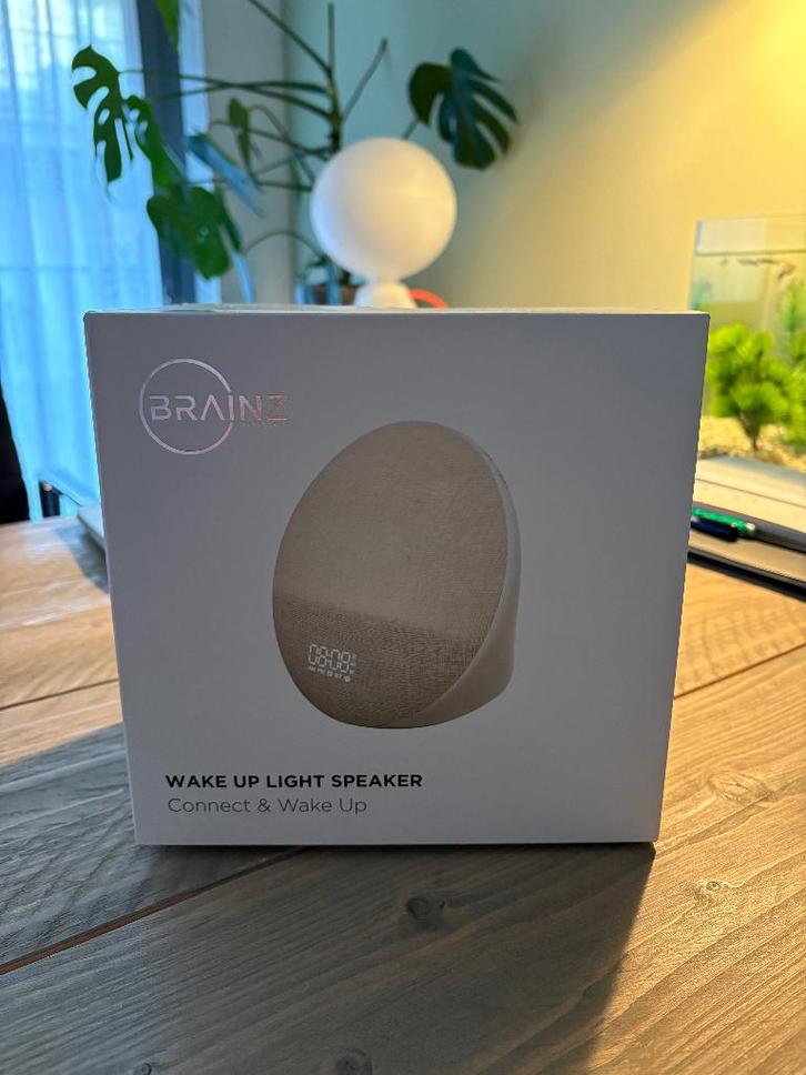 BRAINZ Wake Up Light Taupe, Elektronische apparatuur, Wekkers, Nieuw, Digitaal, Ophalen of Verzenden