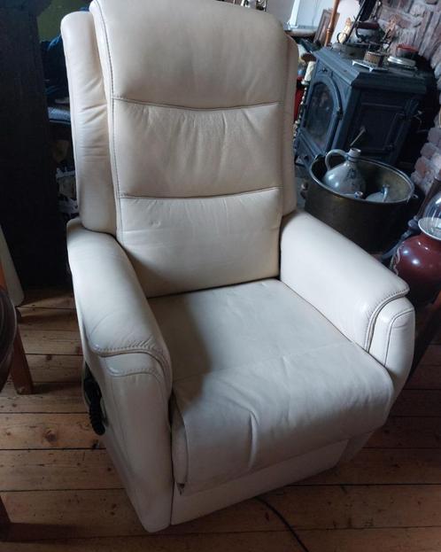 Hukla Sta-op relax fauteuil crème leder electrisch, Huis en Inrichting, Fauteuils, Zo goed als nieuw, Leer, Ophalen