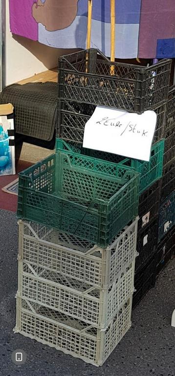 Plastieken kratjes / te koop / 2euro/stuk /Nog 15 stuks beschikbaar voor biedingen